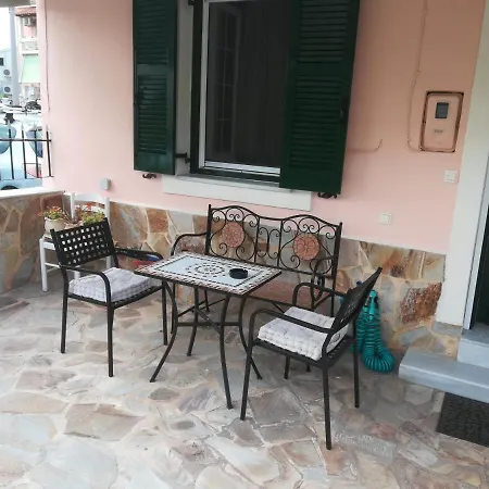 Zaira's Little House Apartment *